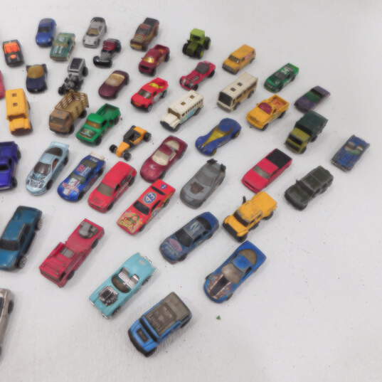 Lot of 1990s-Early 2000s Die Cast Toy Cars Hot Wheels Matchbox Maisto + image number 3