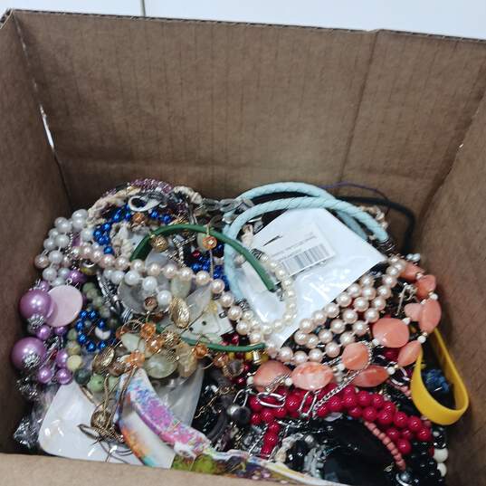 7.9lbs. of Bulk Mixed Variety Costume Jewelry image number 1