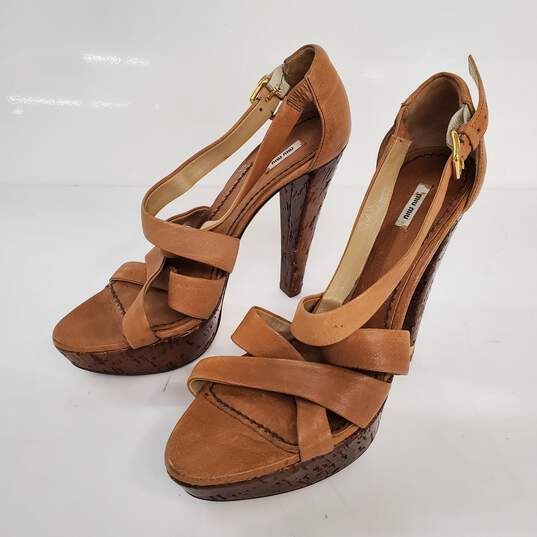 Authenticated Miu Miu Tan Leather Criss Cross Ankle Strap Sandals Size 38 image number 5