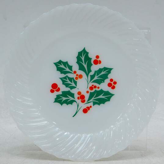 Vintage Termocrisa Crisa Christmas Holly Berry Milk Glass Salad Plates Set of 4 image number 5