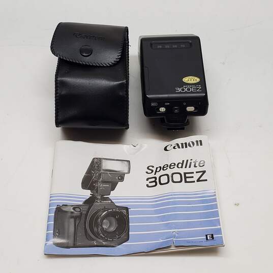 Canon EOS 650 35-70mm Zoom Lens Camera with Canon Speedlite 300EZ Flash and Camera Bag image number 2