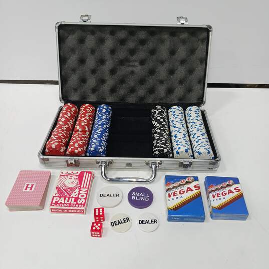 Poker Set in Metal Carry Case image number 1