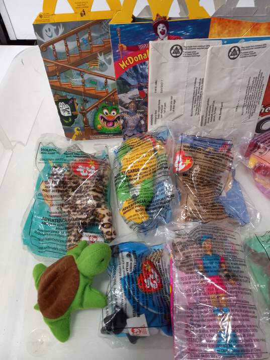 Lot of Vintage Assorted McDonalds Toys and Happy-Meal Bags image number 2