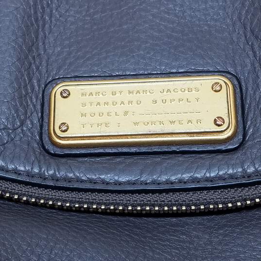 AUTHENTICATED Marc by Marc Jacobs Gray Leather Foldover Crossbody Bag image number 2