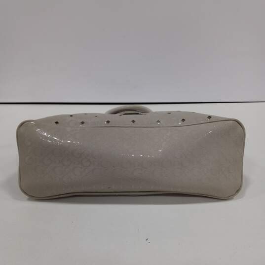Women's Gray Guess Purse image number 4