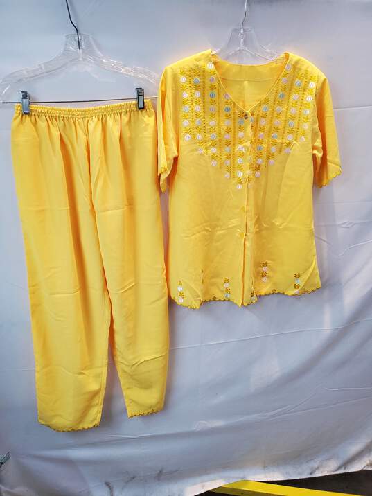 Lightweight Bright Yellow 2 Piece Women's Top & Bottom Set No Size Tag image number 1