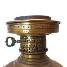 Vintage Ornate Brass Cherub Parlor Lamp 21.5 Inch  Tall alternative image