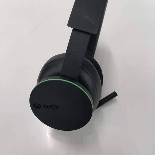 Xbox One Wireless Headset image number 3