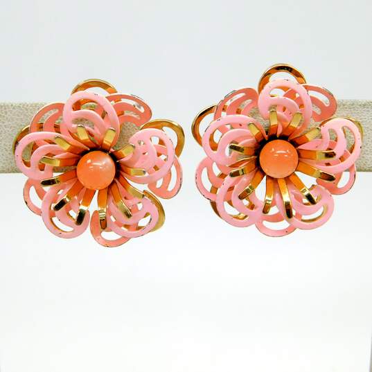 Vintage Emmons Gold Tone & Pink Enamel Swirl Flower Clip-On Earrings & Brooch Demi Parure 34.2g image number 8
