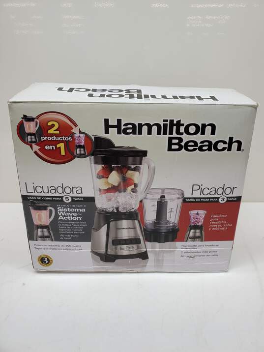 Hamilton Beach 2 in 1 5 Cup Blender & 3 Cup Chopper Powers ON image number 1