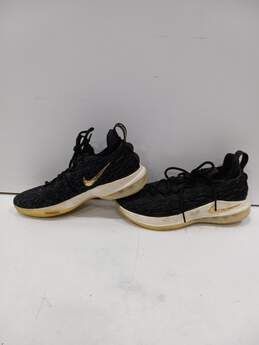 Men's Heather Gray Nike Shoes Size 9.5 alternative image