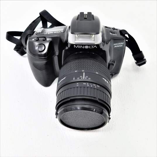 Minolta Maxxum 300si 35mm SLR Film Camera w/ Lens & Manual image number 2