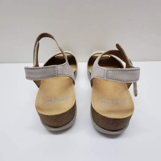 Dansko Marcy Milled Nunuck Ivory Women's Sandals Sz 40 image number 3