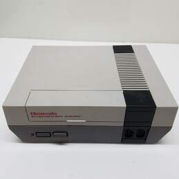 NES Nintendo Entertainment System For Parts/Repair