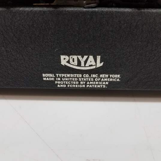 VTG Royal Quiet De Luxe Typewriter Untested image number 3