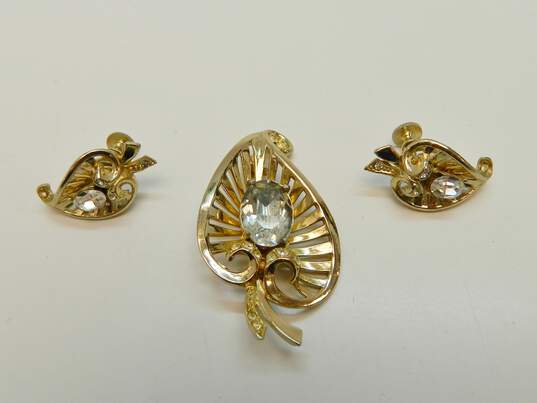 Vintage Coro Goldtone Grey & Clear Rhinestones Scrolled Leaf Screw Back Earrings & Brooch Set 21.8g image number 1