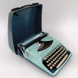 Vintage Sperry Rand Remington Streamliner Portable Manual Typewriter W/ Case