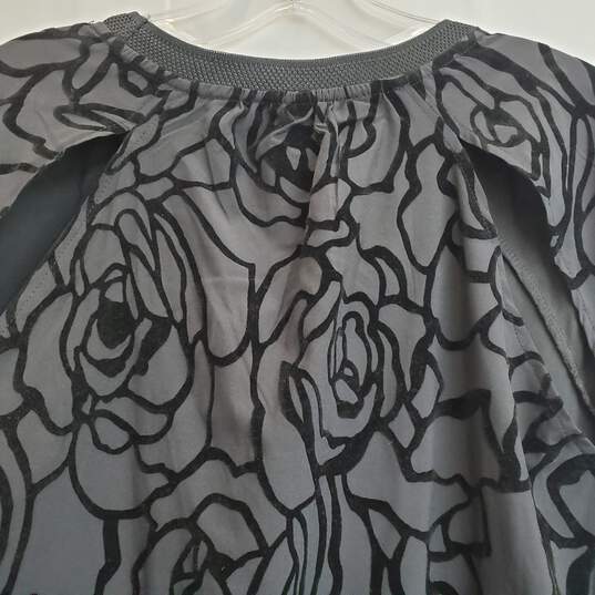 FABLETICS Womens Lola Back At It Floral Long Sleeve Cutout Pullover Top Sz M image number 3