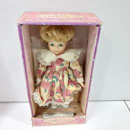Pair Of 2 Porcelain Dolls In Box alternative image