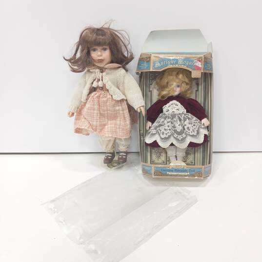 Bundle of 2 Assorted Vintage Porcelain Dolls image number 1