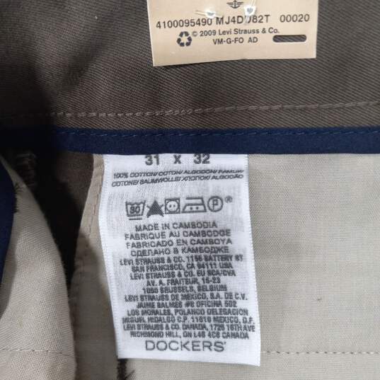 Dockers Men's D2 Signature Khaki Flat Front Pants Size  W31 x L32 NWT image number 5