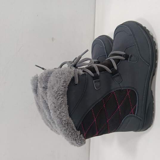 Women's Columbia Snow Boots Size 4 image number 4