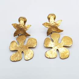Oscar De La Renta Gold Tone Hammered Star & Flower Dangle Post Earrings 23.1g