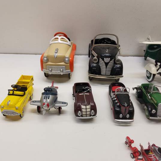 Hallmark Kiddie Car Classics and Mini Diecast Bundle Lot of 12 image number 2