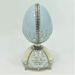 Ardleigh Elliot Brand H3640 Loving Remembrance Model Treasured Memories Heirloom Porcelain Musical Egg