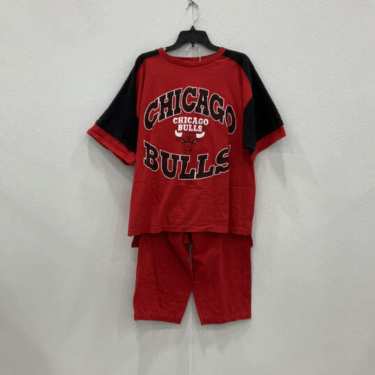 Mens Red Chicago Bulls Short Sleeve T-Shirt And Pants Two Piece Set Size L image number 1