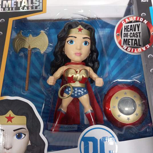 DC Metals Die Cast Wonder Woman Figure NEW image number 6