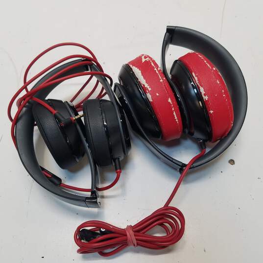 Bundle of 2 Assorted Beats Headphones image number 1