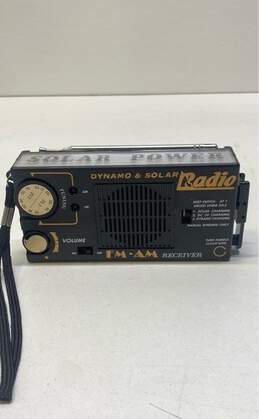 Dynamo & Solar Radio FM-AM Receiver alternative image