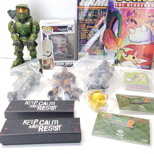 Mixed Video Game Collectibles Bundle image number 1