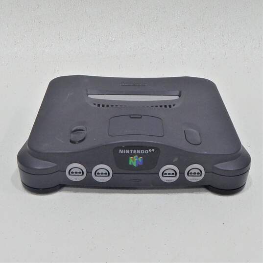Nintendo 64 w/4 Games and One Controller image number 2