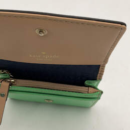 Womens Green Leather Outer Pockets Inner Divider Flap Snap Coin Wallet alternative image
