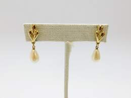 Vintage Crown Trifari Goldtone Faux Pearl Teardrop Drop Post Earrings 3.4g alternative image
