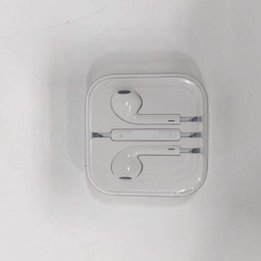 Bundle of Headphones & Bluetooth Headset image number 8
