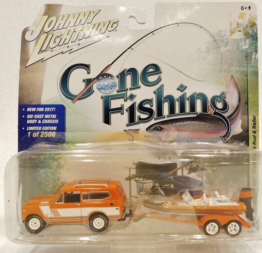 Buy the Johnny Lightning 2017 Gone Fishing 1979 International Scout II With  Boat 1/64