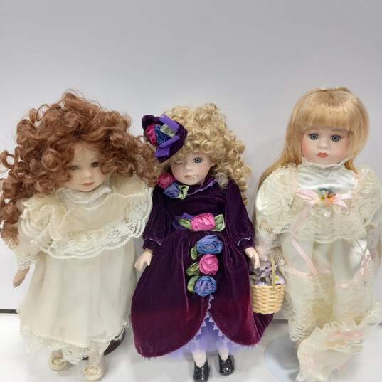 Bundle of 7 Assorted Porcelain Dolls image number 3