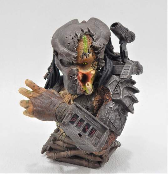 Predator Defeated Mini Bust Statue Ltd Ed Alien Palisades Toys image number 1
