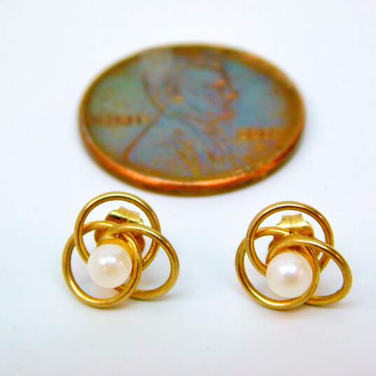 14K Yellow Gold White Pearl Interlocking Circles Post Earrings 0.6g image number 4