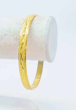 Vintage Crown Trifari Gold Toned Textured Bangle Bracelet 17.4g