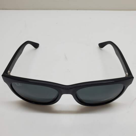 Black Ray-Ban Sunglasses image number 1
