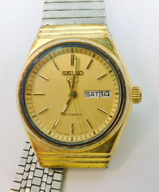 Buy the VNTG Seiko 5 Automatic Gold Tone Day Date Watch | GoodwillFinds