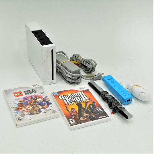 Nintendo Wii With 1 Controller, 1 Nunchuck, and 2 games image number 1