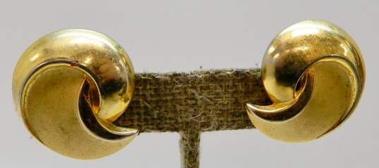 Vintage Crown Trifari Gold Tone Scrolled & Hoop Clip-On Earrings 27.8g image number 3