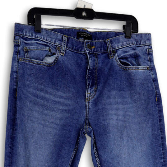 Mens Blue Denim Medium Wash 5-Pocket Design Straight Leg Jeans Size 35X30 image number 3