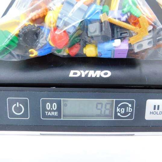 9.8 oz. LEGO Miscellaneous Minifigures Bulk Lot image number 4