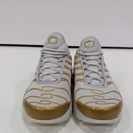 Nike Air Max Plus Size 6 White And Gold Tone Women's Shoes image number 2